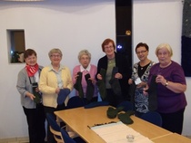 Ahkerat Martat kutoivat varusmiehille sukkia